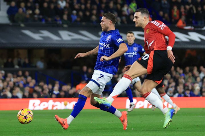 Diogo Dalot, Wes Burns